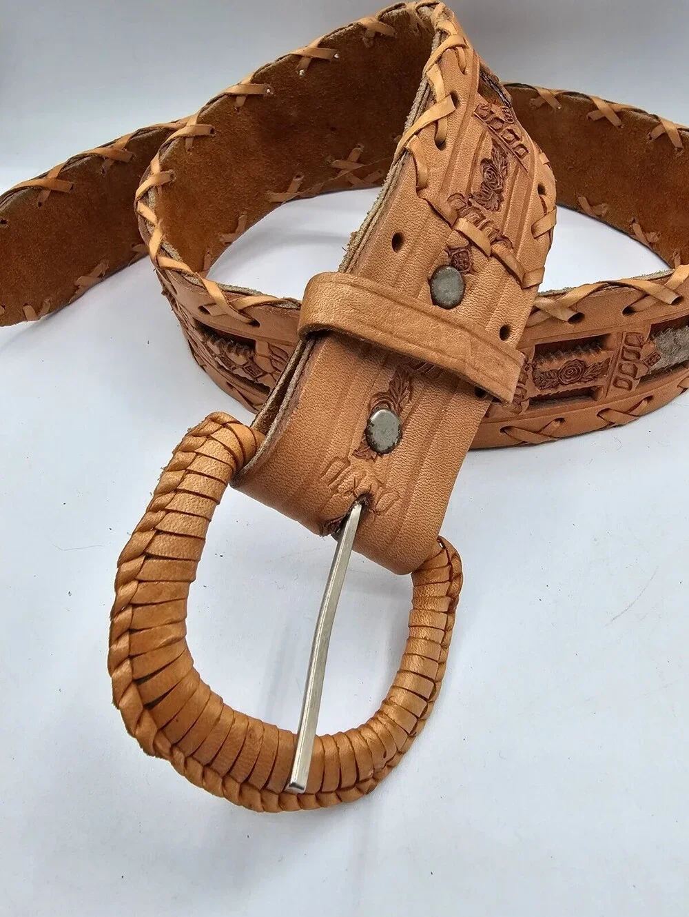 Vtg brown leather belt with decorative carvings and braided edges Sz 36